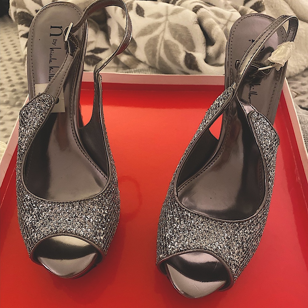 Heels by Nicole by Nicole Miller size 8.5 color grey